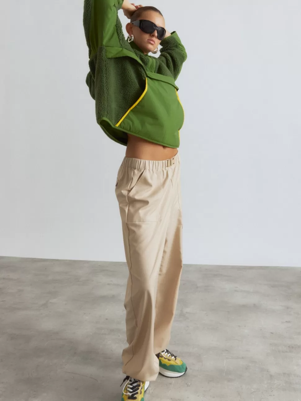 Byxor^VERO MODA SNJACKIE Träningsbyxor Oatmeal