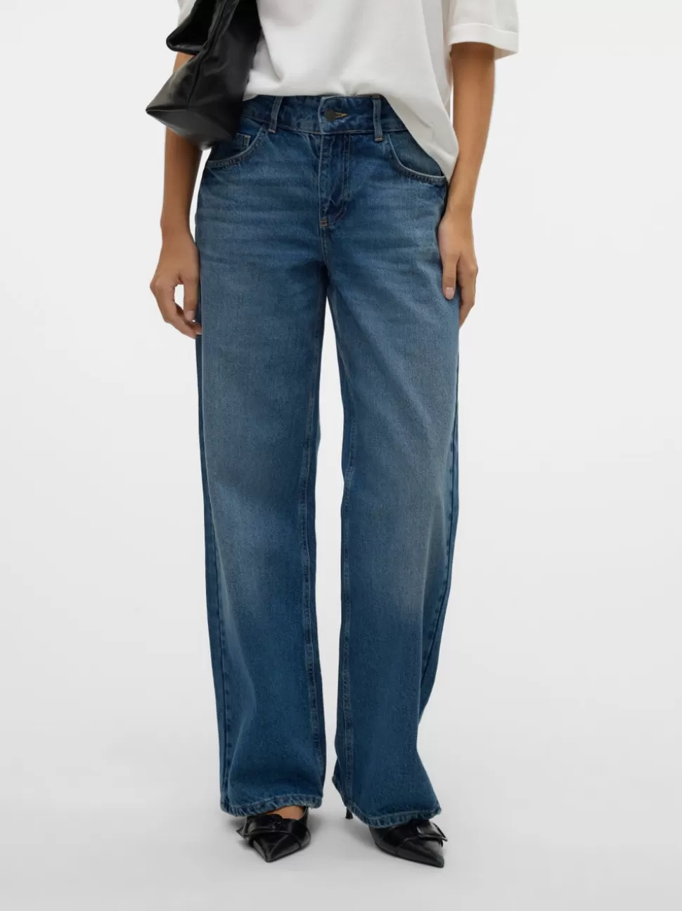 Jeans^VERO MODA SNRANCY Medelhög Midja Vid Passform Jeans Medium Blue Denim