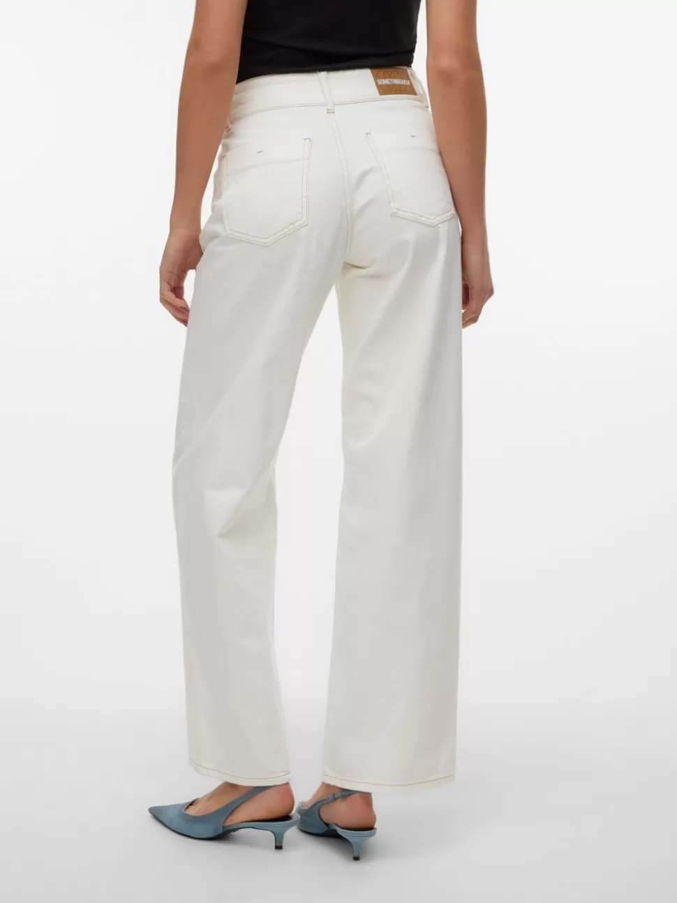 Jeans^VERO MODA SNRANCY Medelhög Midja Vid Passform Jeans White Denim