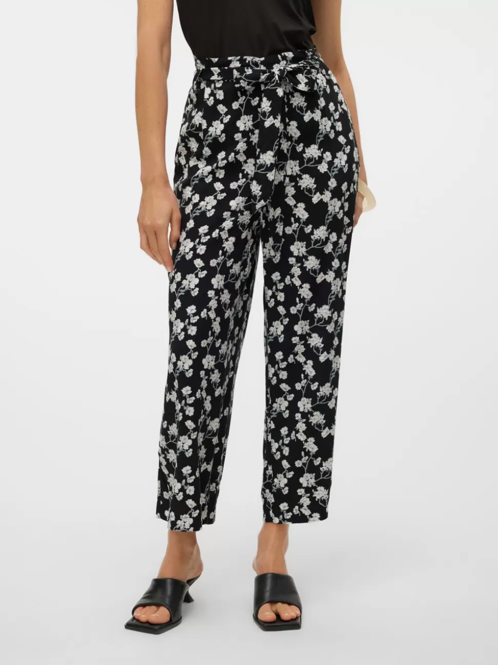 Byxor^VERO MODA VMALBA Hög Midja Culottebyxor Black