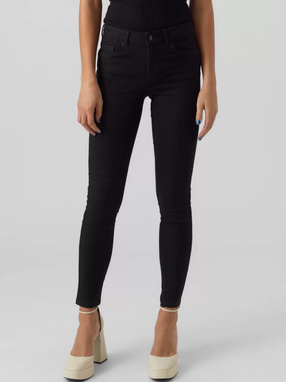 Jeans^VERO MODA VMALIA Medelhög Midja Slim Fit Jeans Black