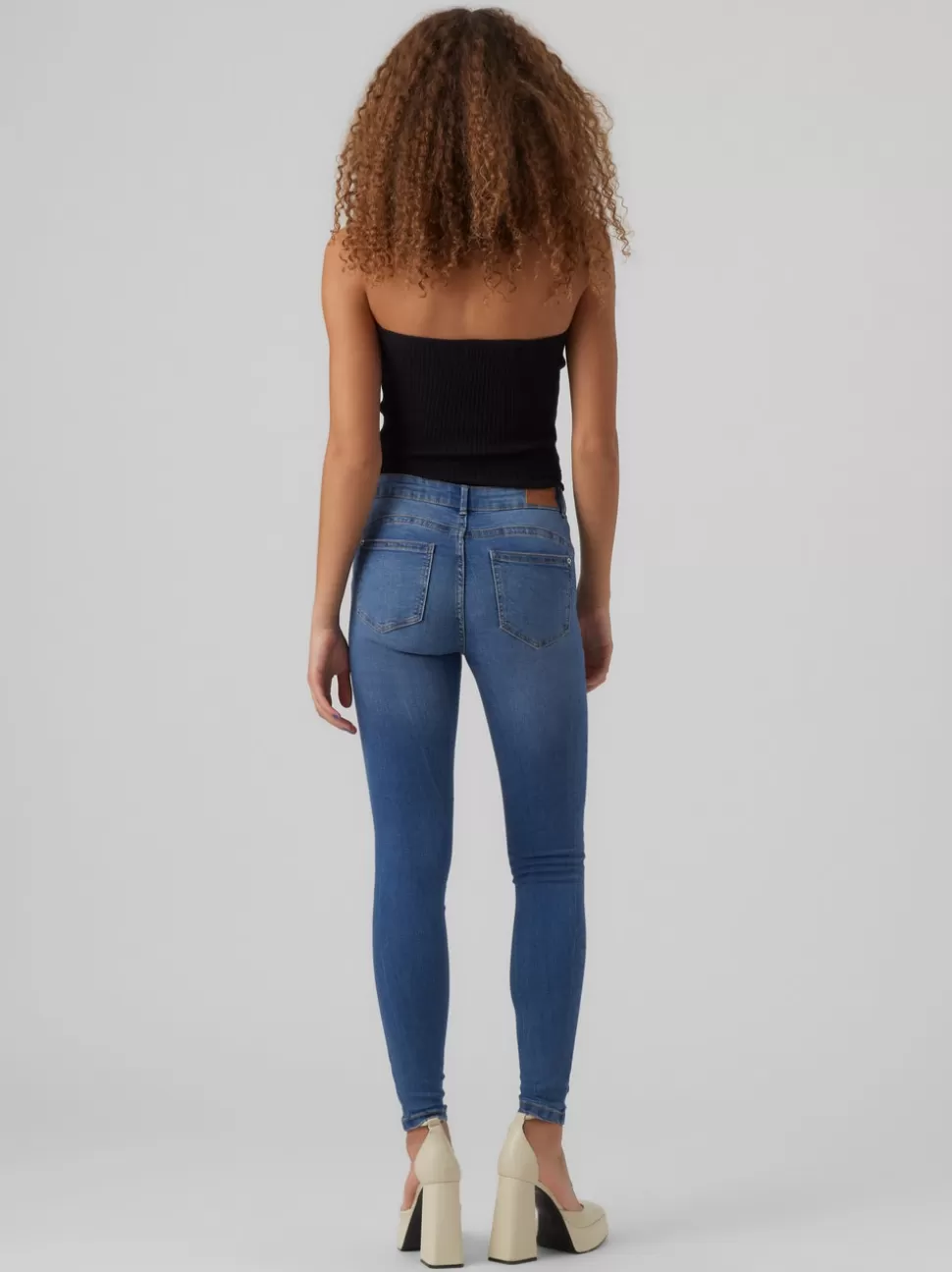 Jeans | Basics^VERO MODA VMALIA Medelhög Midja Slim Fit Jeans Medium Blue Denim