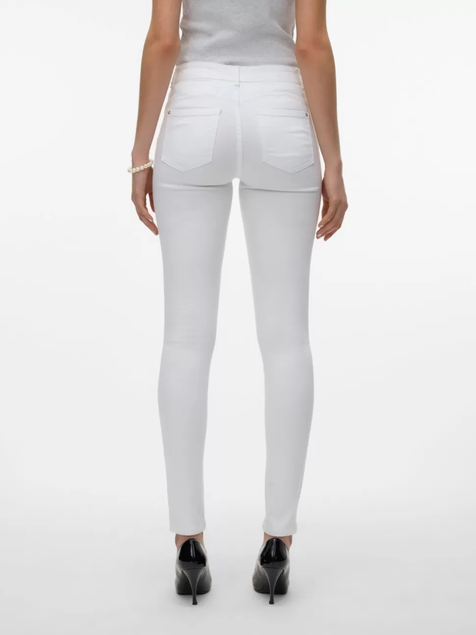 Jeans^VERO MODA VMALIA Medelhög Midja Slim Fit Jeans Bright White