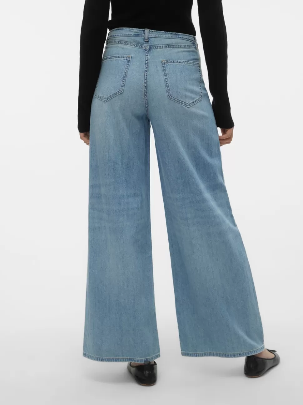 Jeans | Basics^VERO MODA VMANNET Medelhög Midja Vid Passform Jeans Light Blue Denim
