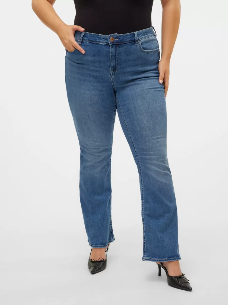 Jeans^VERO MODA VMCFLASH Medelhög Midja Utsvängd Passform Jeans Medium Blue Denim