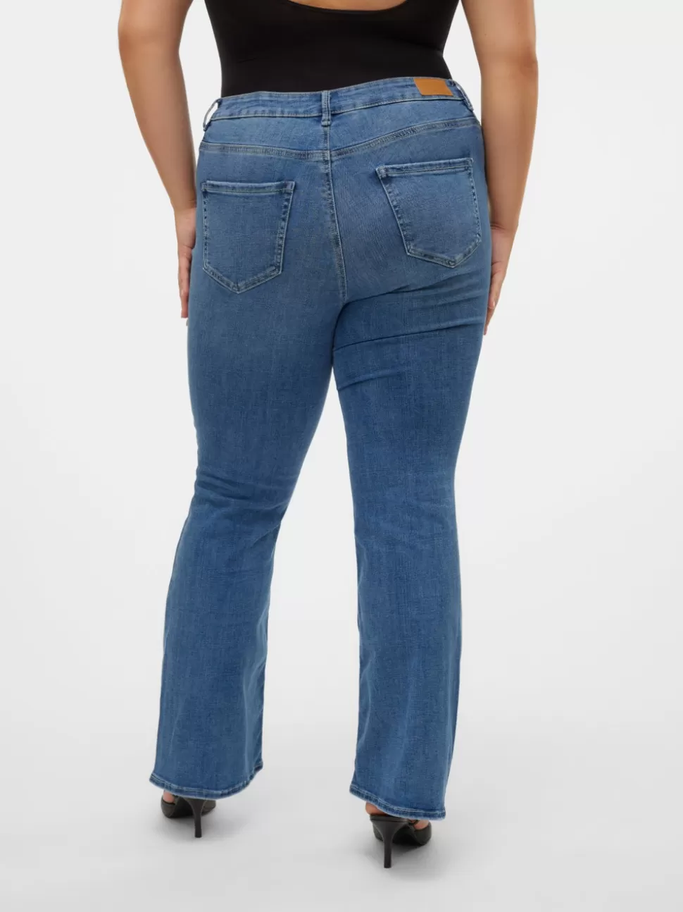 Jeans^VERO MODA VMCFLASH Medelhög Midja Utsvängd Passform Jeans Medium Blue Denim
