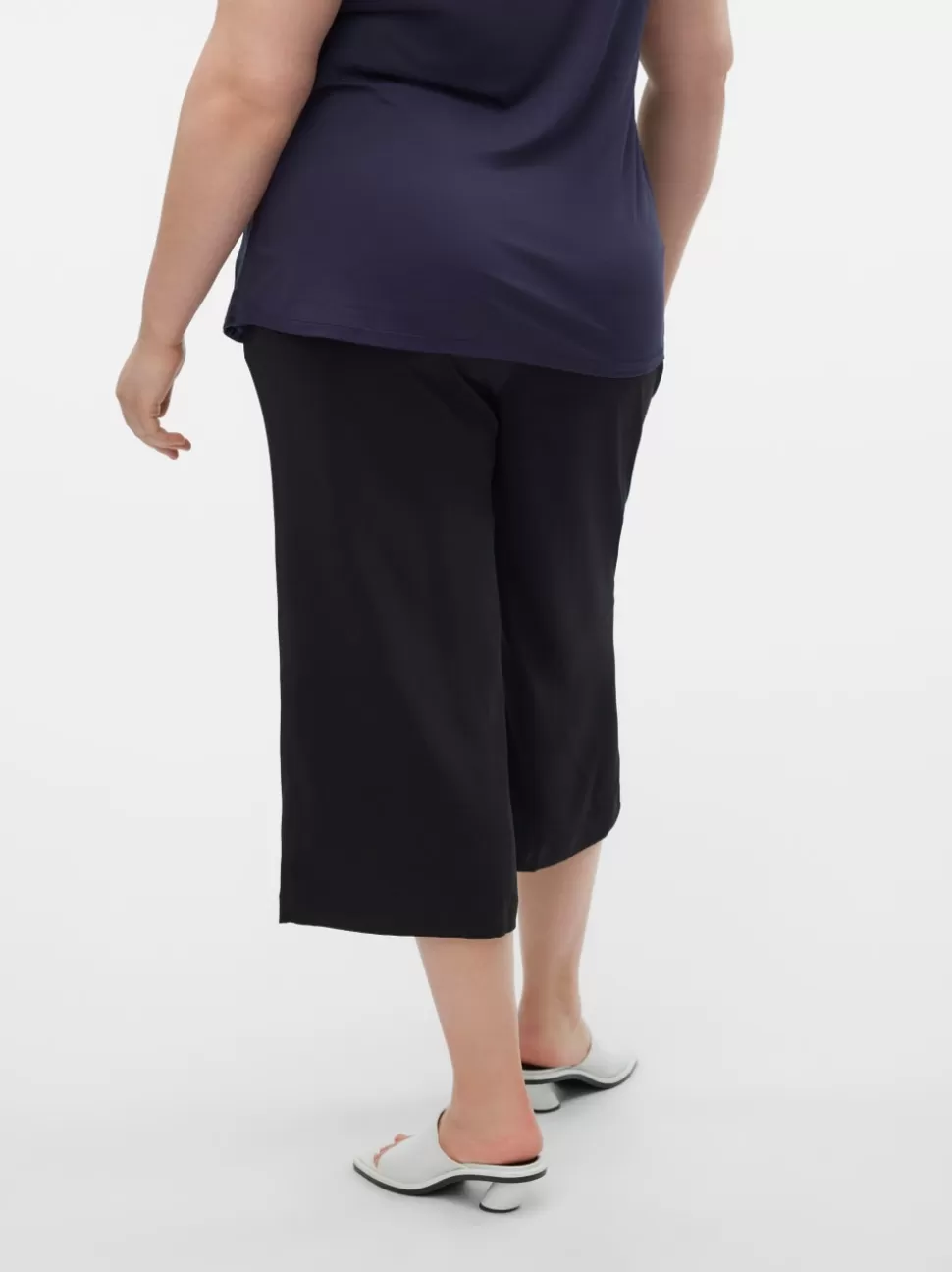 Byxor^VERO MODA VMCOCO Medelhög Midja Culottebyxor Black