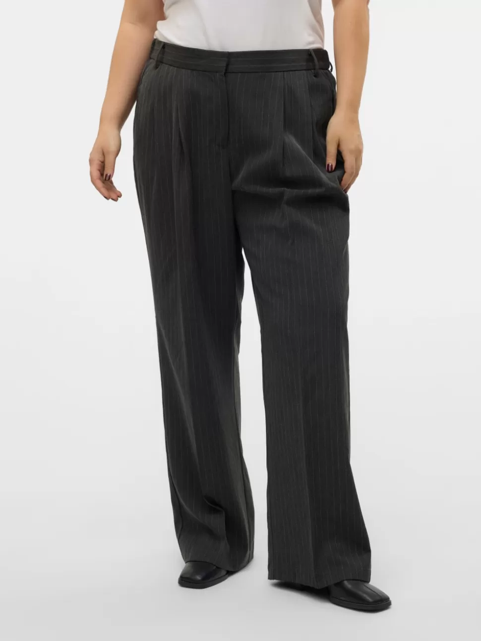 Byxor^VERO MODA VMCSILJE Medelhög Midja Byxor Dark Grey Melange