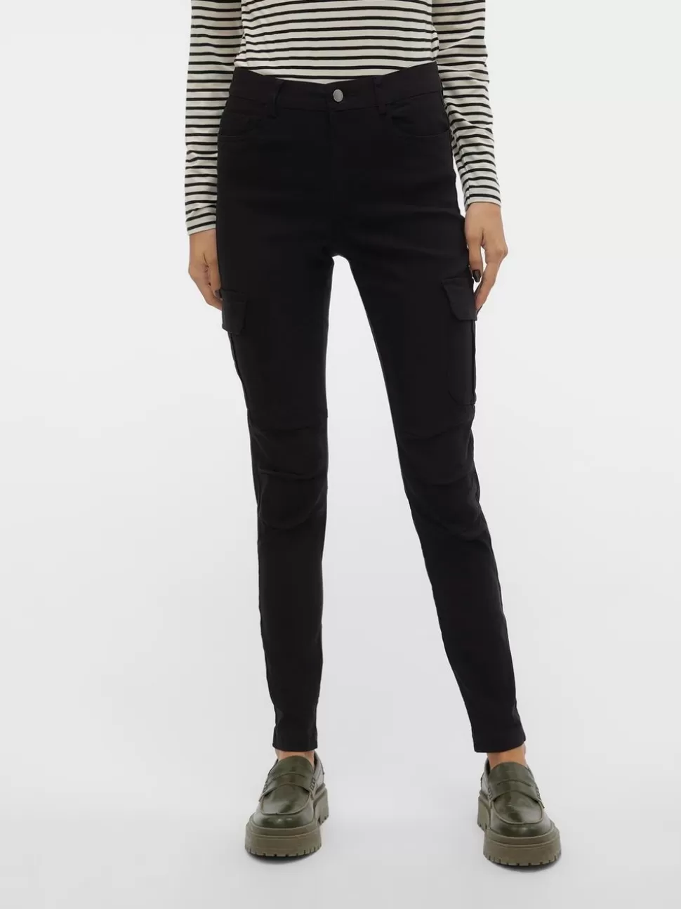 Byxor^VERO MODA VMDEBBIE Medelhög Midja Cargobyxor Black