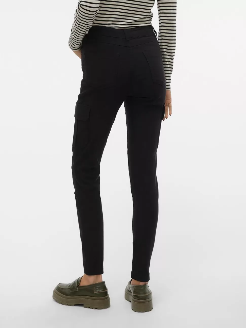 Byxor^VERO MODA VMDEBBIE Medelhög Midja Cargobyxor Black