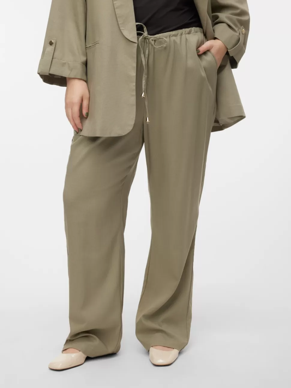 Byxor^VERO MODA VMDINNA Medelhög Midja Byxor Laurel Oak