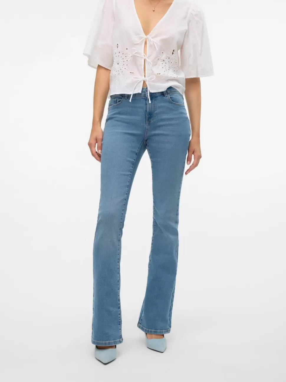 Jeans^VERO MODA VMELLY Medelhög Midja Utsvängd Passform Jeans Medium Blue Denim