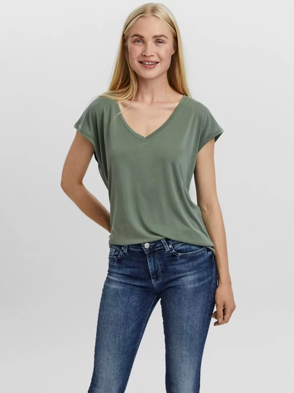 Toppar | Basics^VERO MODA VMFILLI Topp Laurel Wreath
