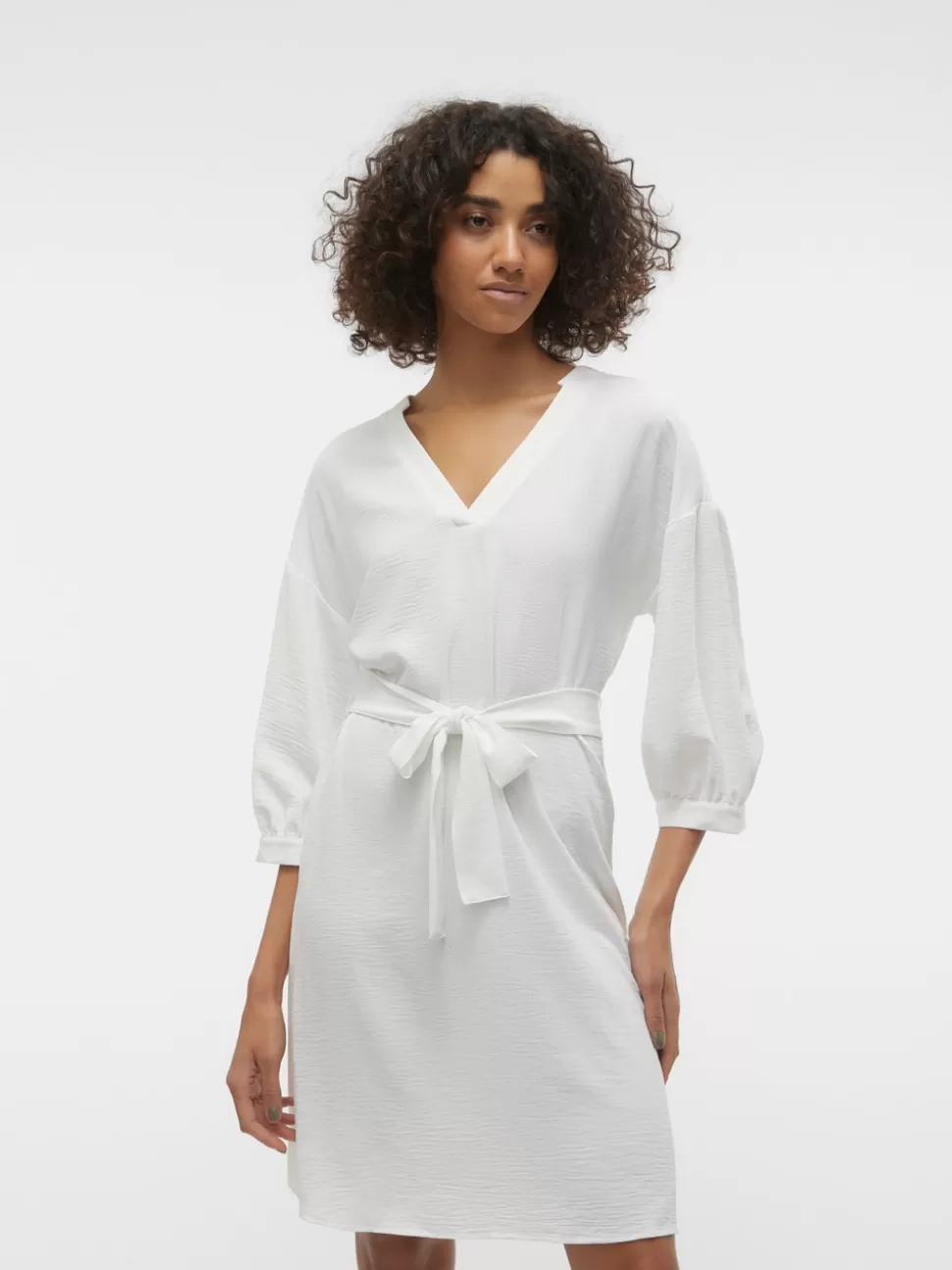 Klänningar^VERO MODA VMGAIGA Kort Klänning Cloud Dancer