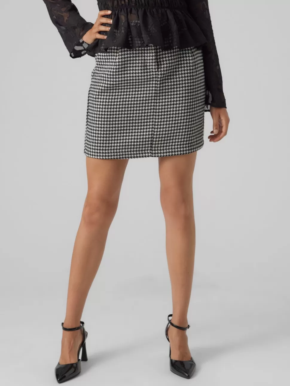 Kjolar^VERO MODA VMHARPER Medelhög Midja Kort Kjol Black
