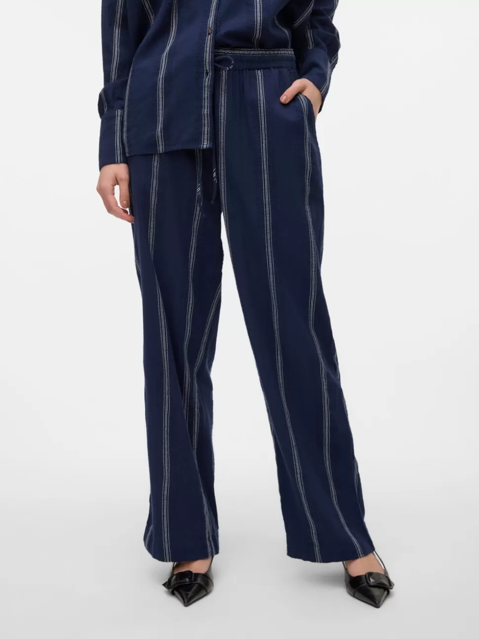 Byxor^VERO MODA VMHERDIS Byxor Navy Blazer