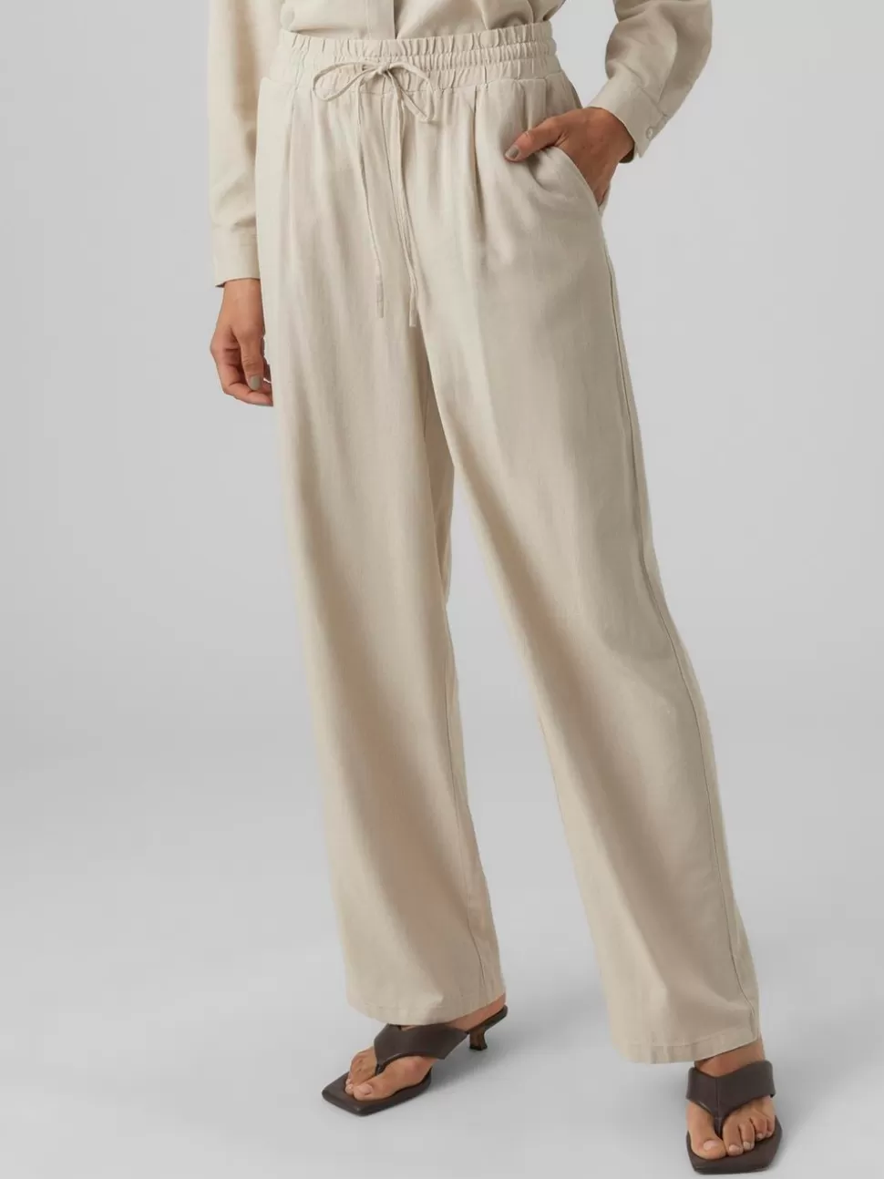 Byxor | Basics^VERO MODA VMJESMILO Medelhög Midja Byxor Silver Lining