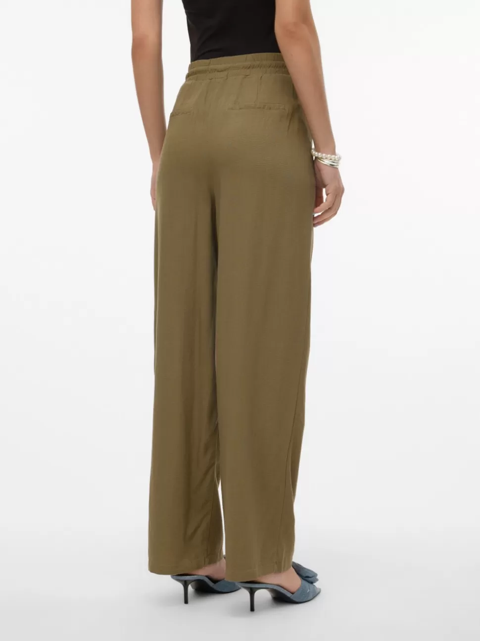 Byxor | Basics^VERO MODA VMJESMILO Medelhög Midja Byxor Capers