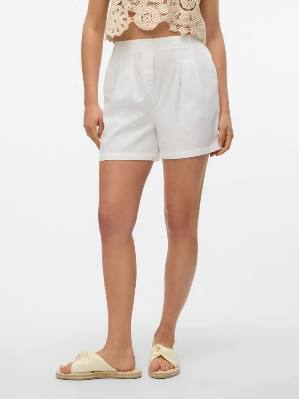Shorts | Basics^VERO MODA VMJESMILO Shorts Snow White