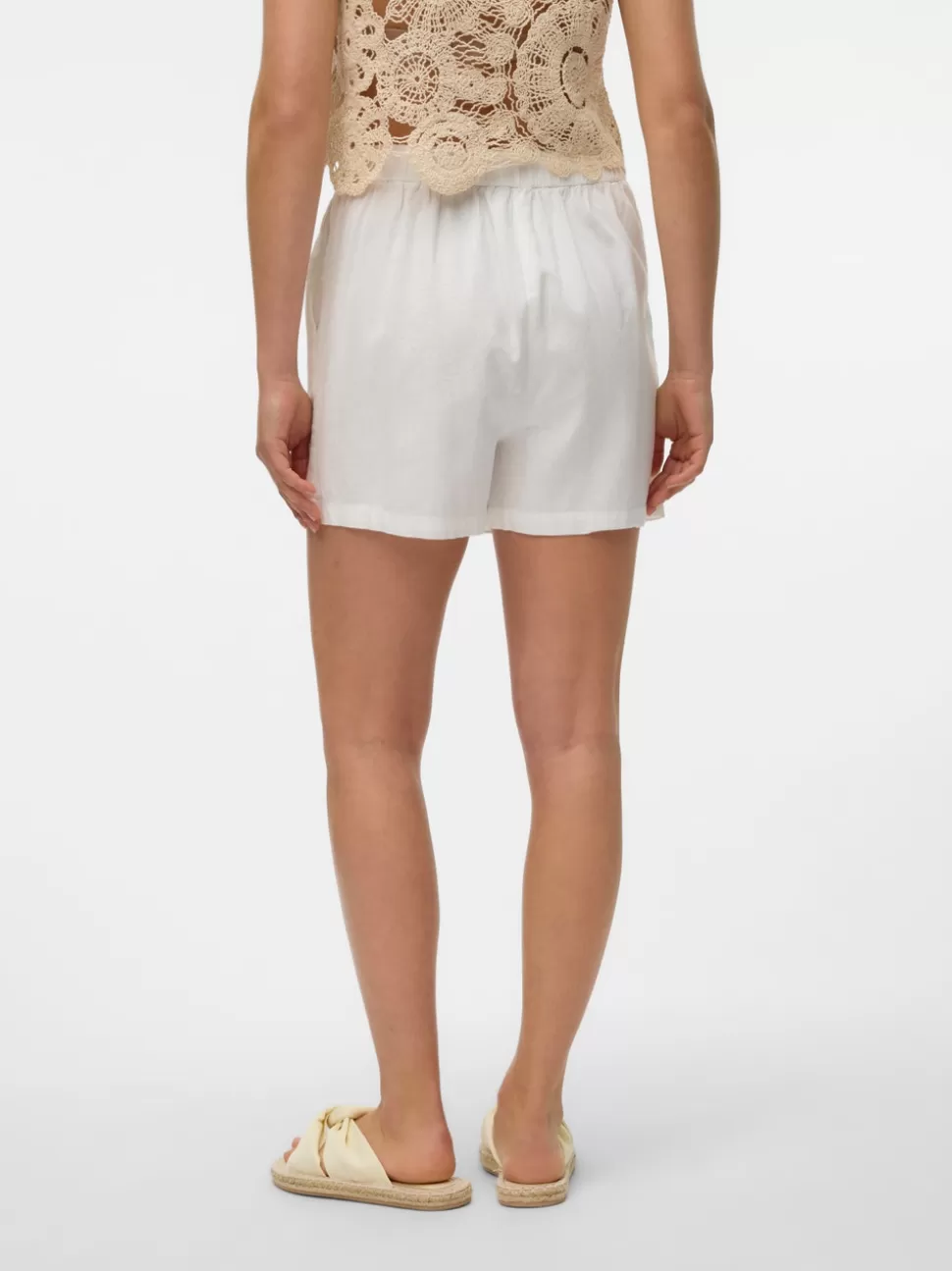 Shorts | Basics^VERO MODA VMJESMILO Shorts Snow White