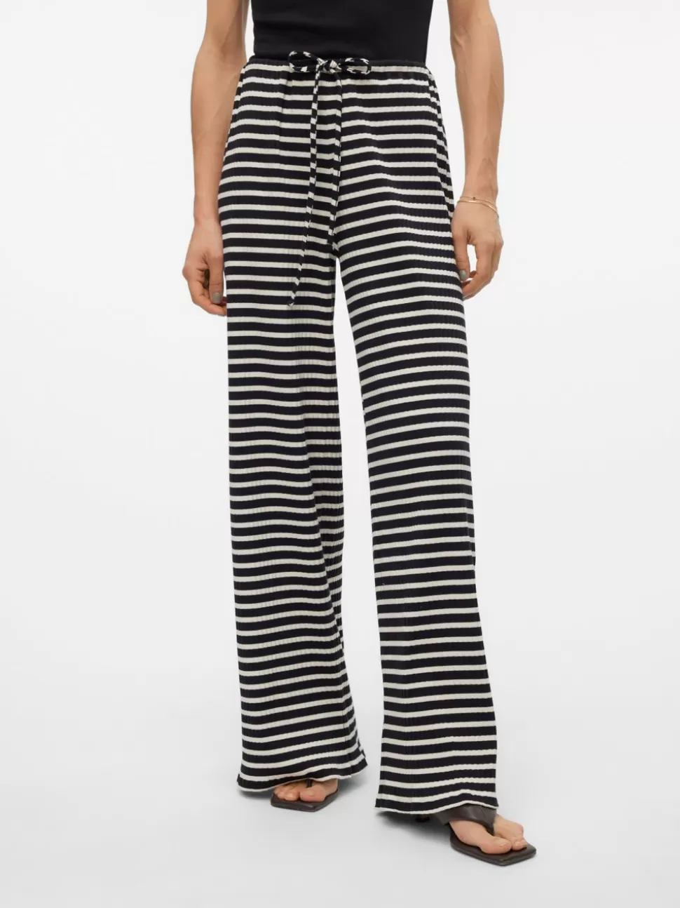 Byxor^VERO MODA VMJOSEPHINE Medelhög Midja Byxor Black