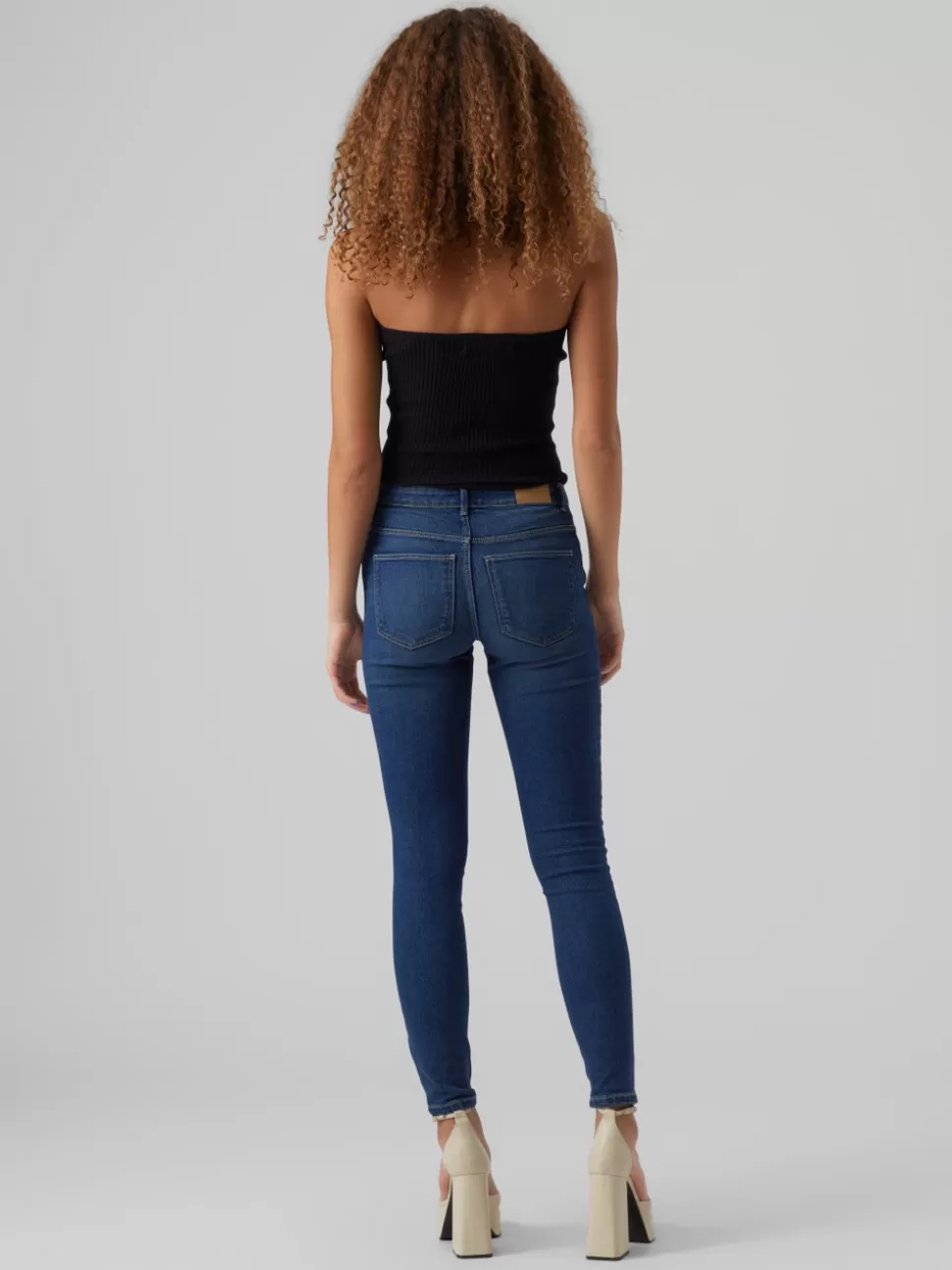 Jeans | Basics^VERO MODA VMJUNE Medelhög Midja Skinny Fit Jeans Medium Blue Denim