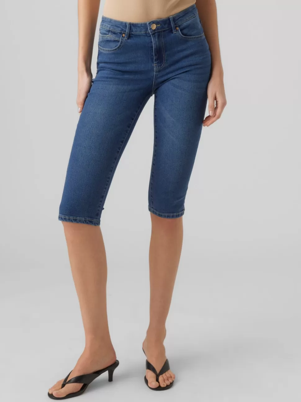 Jeans | Basics^VERO MODA VMJUNE Medelhög Midja Slim Fit Jeans Medium Blue Denim