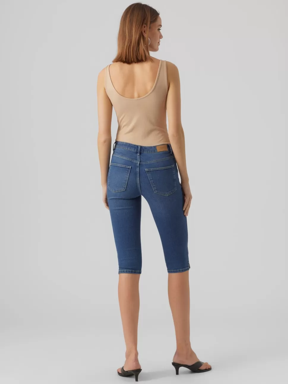 Jeans | Basics^VERO MODA VMJUNE Medelhög Midja Slim Fit Jeans Medium Blue Denim