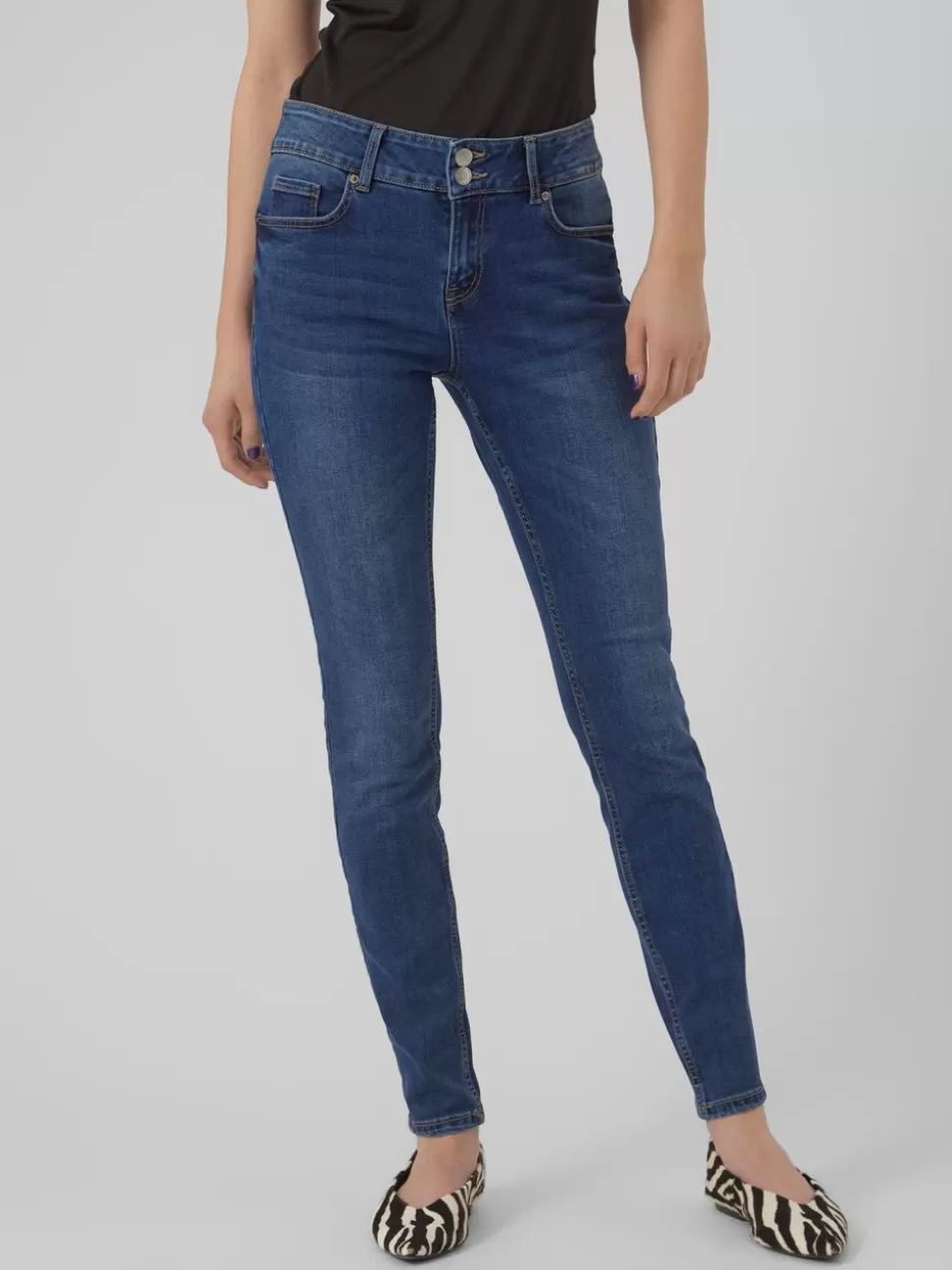 Jeans^VERO MODA VMKIMMI Medelhög Midja Slim Fit Jeans Dark Blue Denim