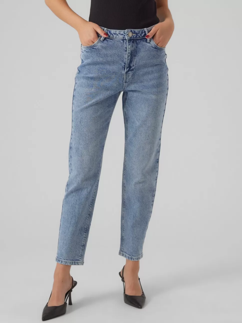 Jeans^VERO MODA VMLINDA Hög Midja Mom Fit Jeans Light Blue Denim