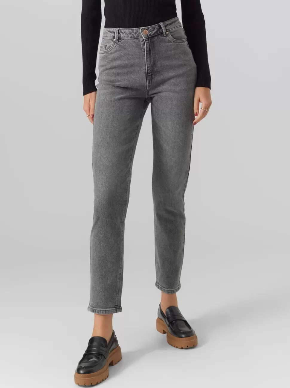Jeans^VERO MODA VMLINDA Hög Midja Mom Fit Jeans Medium Grey Denim