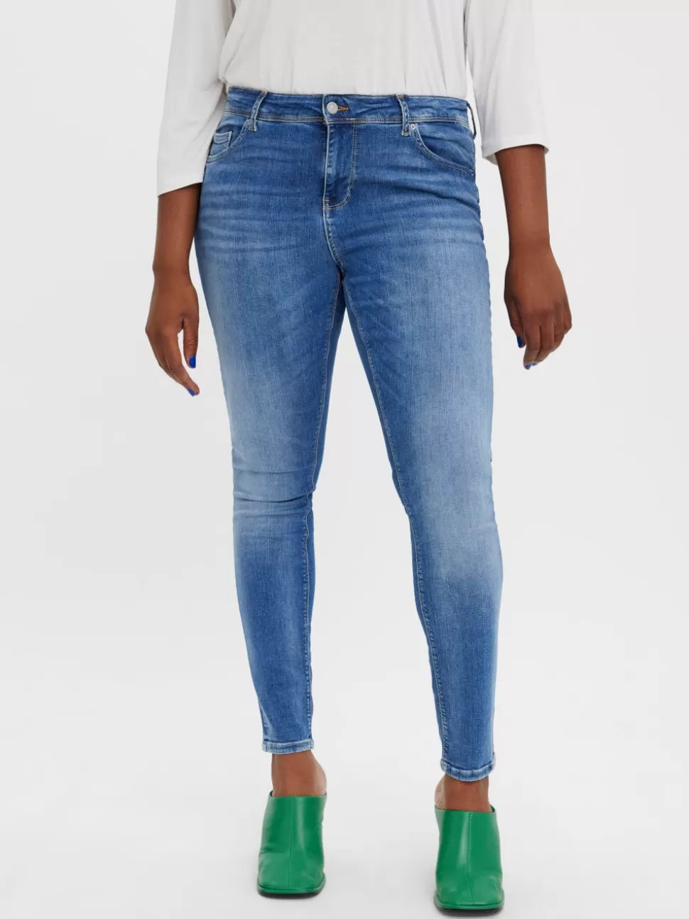 Jeans^VERO MODA VMLUX Medelhög Midja Slim Fit Jeans Medium Blue Denim