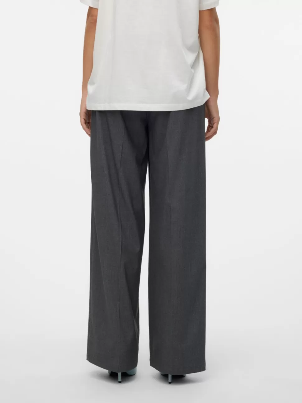 Byxor^VERO MODA VMMADJA Medelhög Midja Byxor Dark Grey Melange