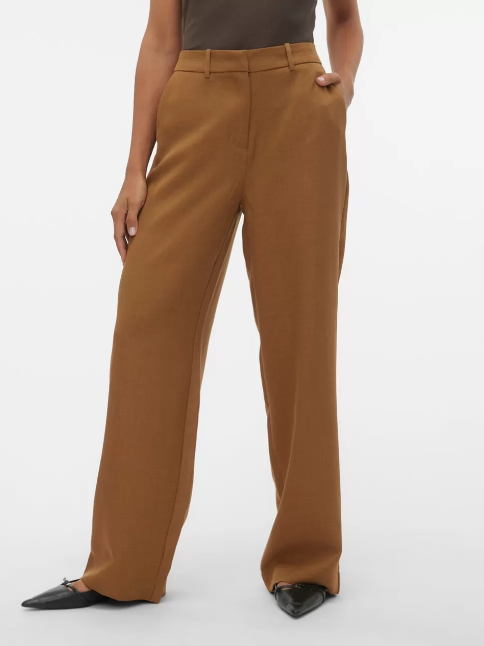Byxor^VERO MODA VMMATHILDE Medelhög Midja Byxor Tobacco Brown