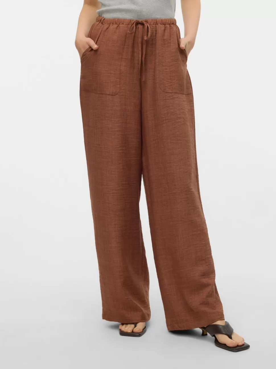 Byxor | Basics^VERO MODA VMMELANEY Hög Midja Byxor Friar Brown