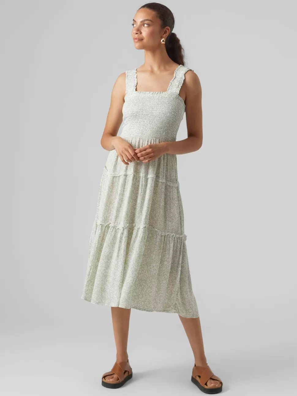Klänningar | Basics^VERO MODA VMMENNY Lång Klänning Reseda