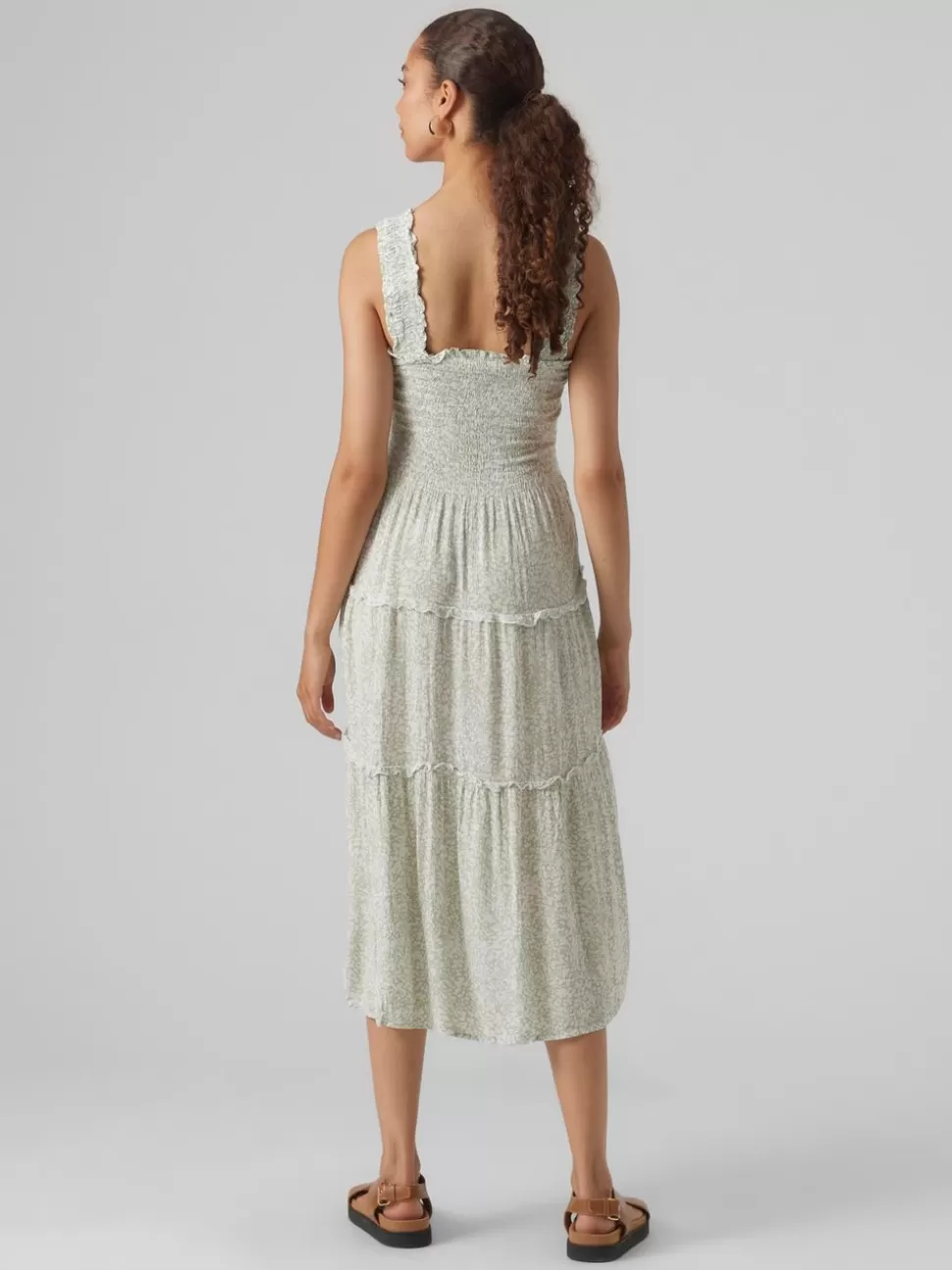 Klänningar | Basics^VERO MODA VMMENNY Lång Klänning Reseda