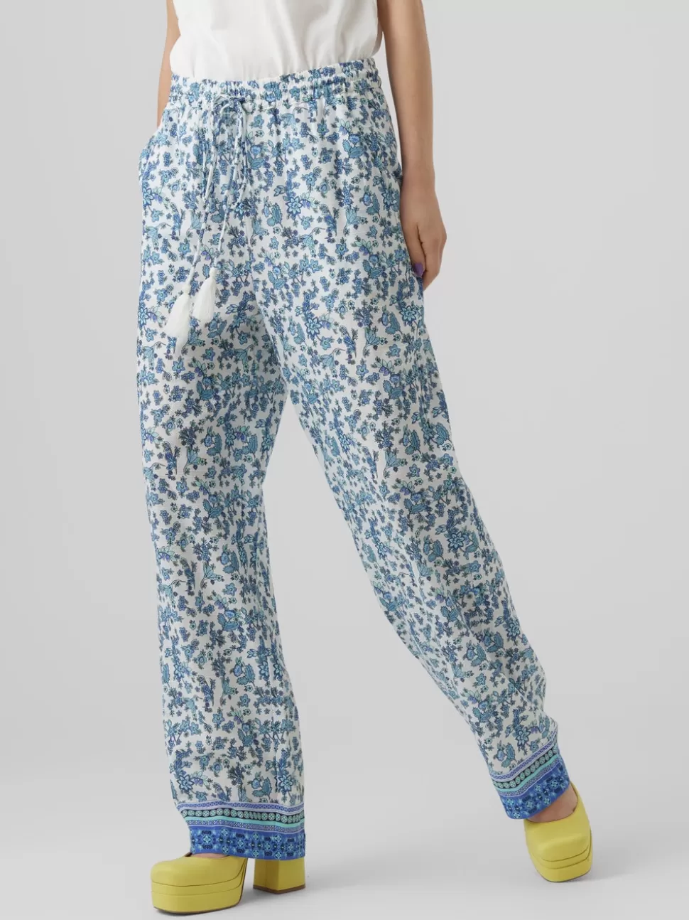Byxor^VERO MODA VMMILAN Hög Midja Byxor Dazzling Blue