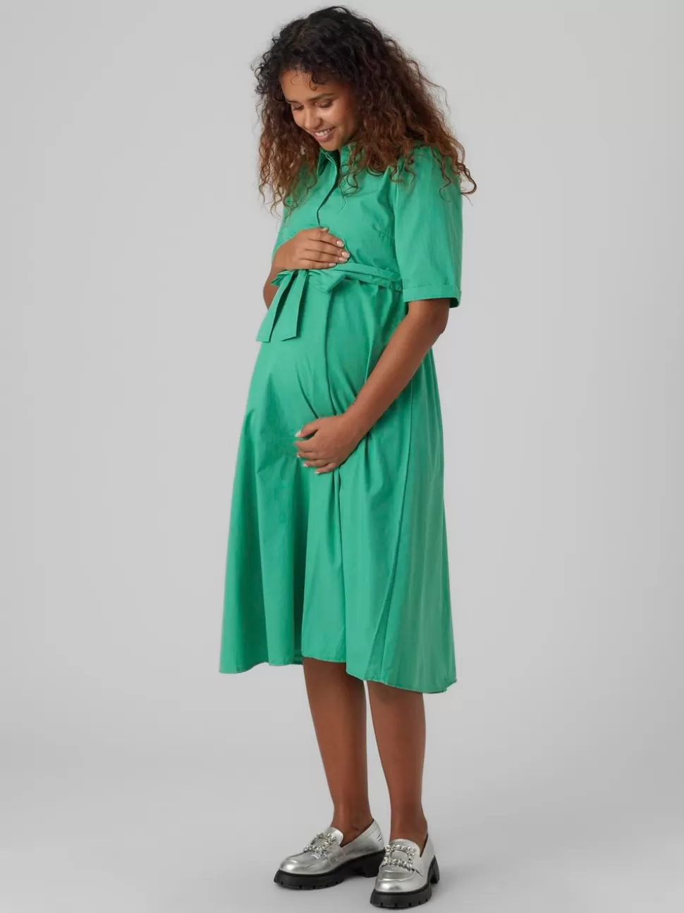 Klänningar^VERO MODA VMMTATHY Gravidklänning Holly Green