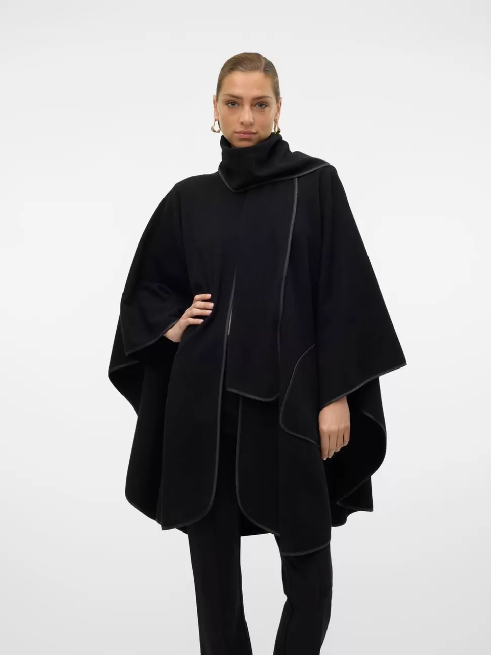Jackor^VERO MODA VMNAOMI Poncho Black