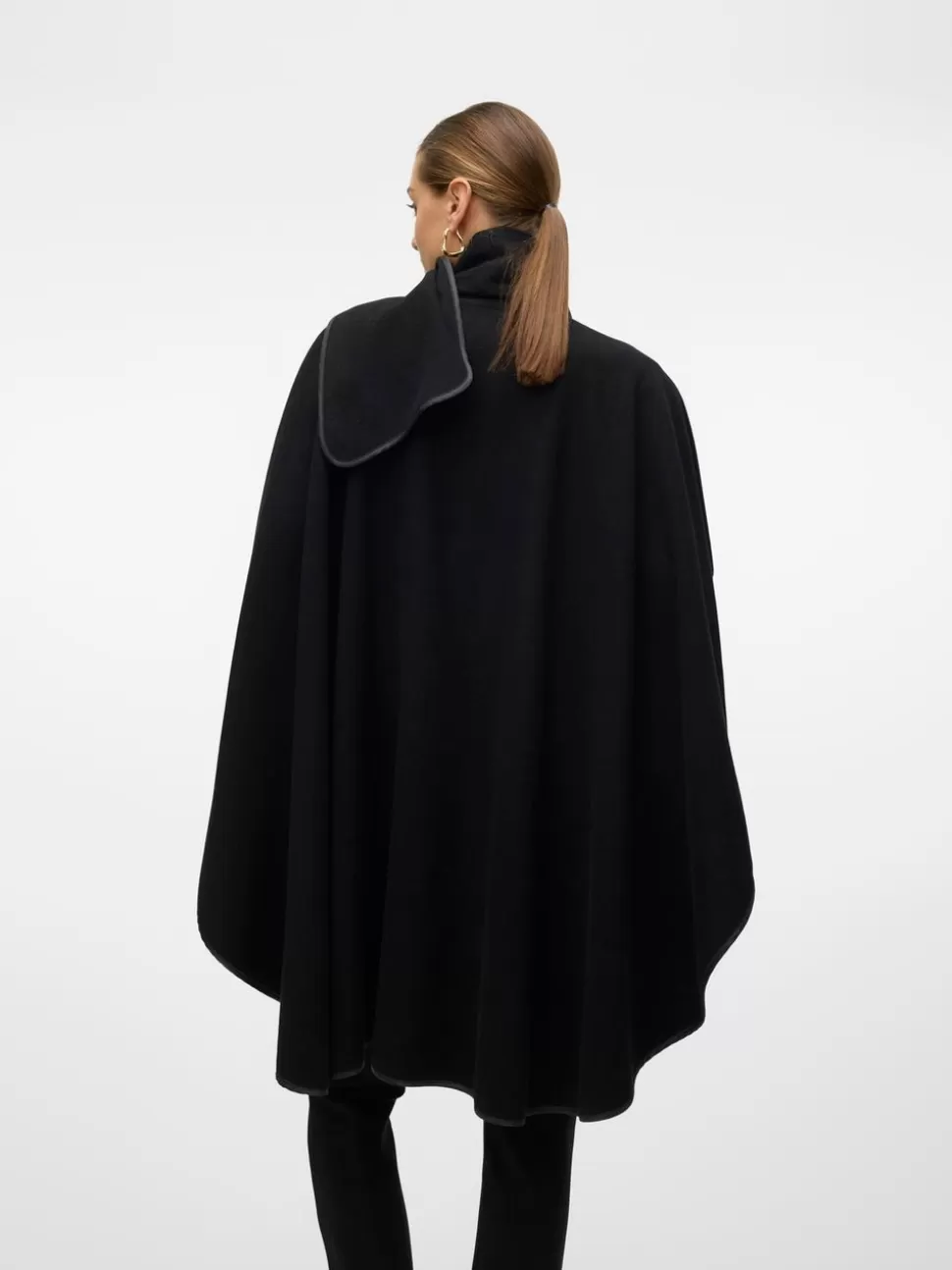 Jackor^VERO MODA VMNAOMI Poncho Black