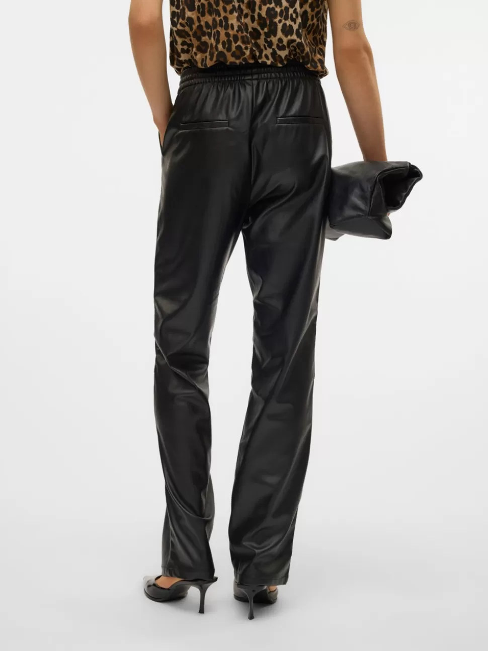 Byxor^VERO MODA VMPAULA Medelhög Midja Byxor Black