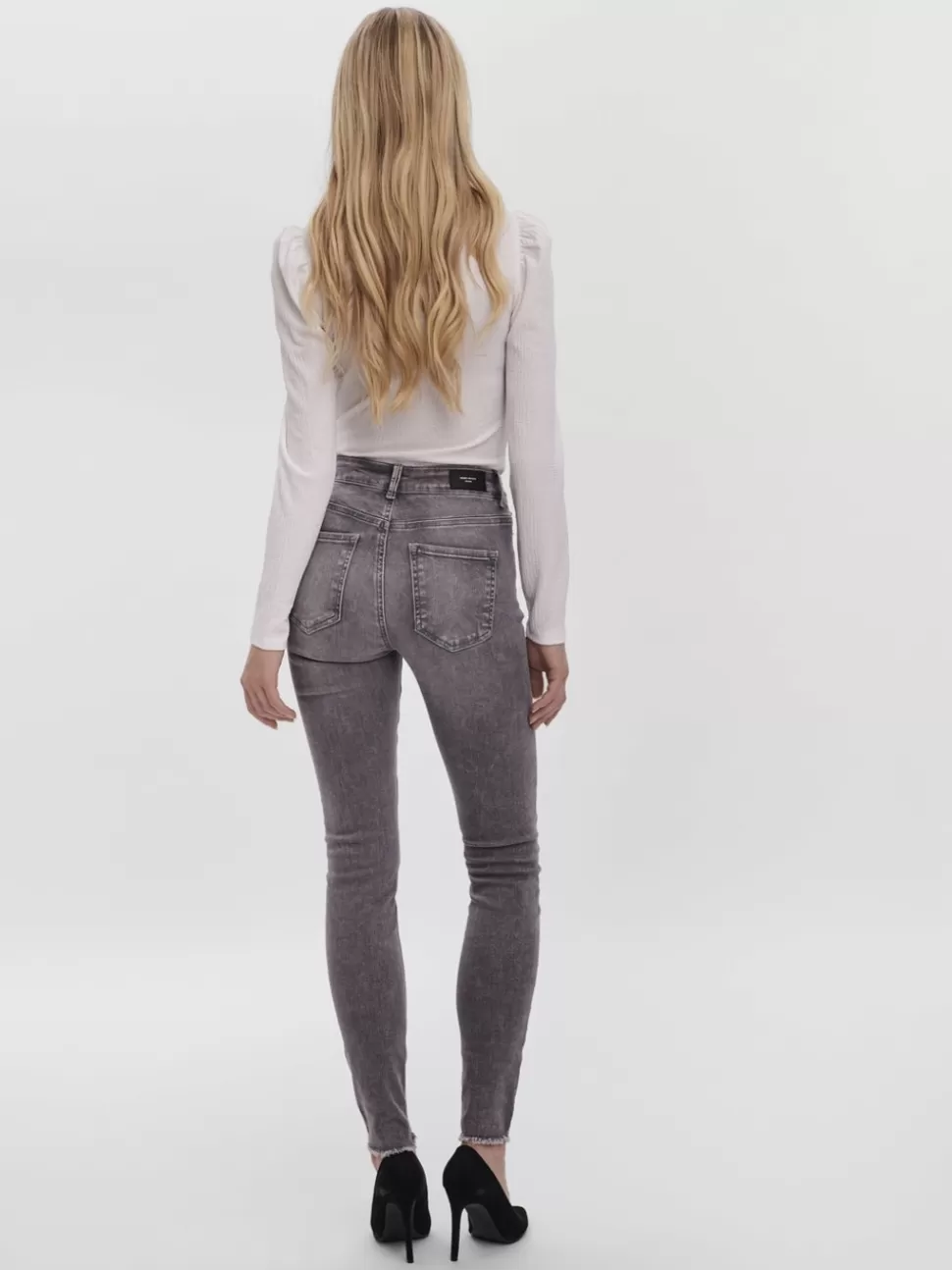 Jeans | Basics^VERO MODA VMPEACH Medelhög Midja Skinny Fit Jeans Medium Grey Denim