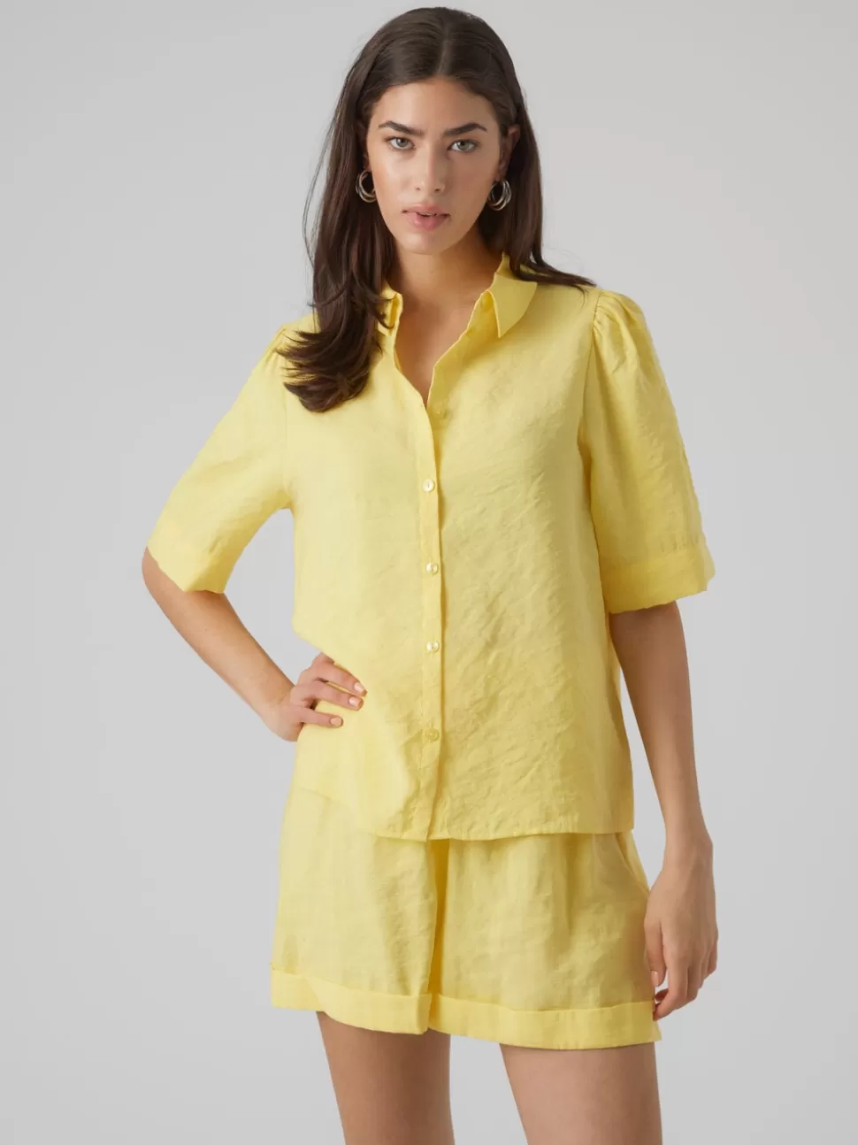 Skjortor | Toppar^VERO MODA VMQUEENY Skjorta Goldfinch