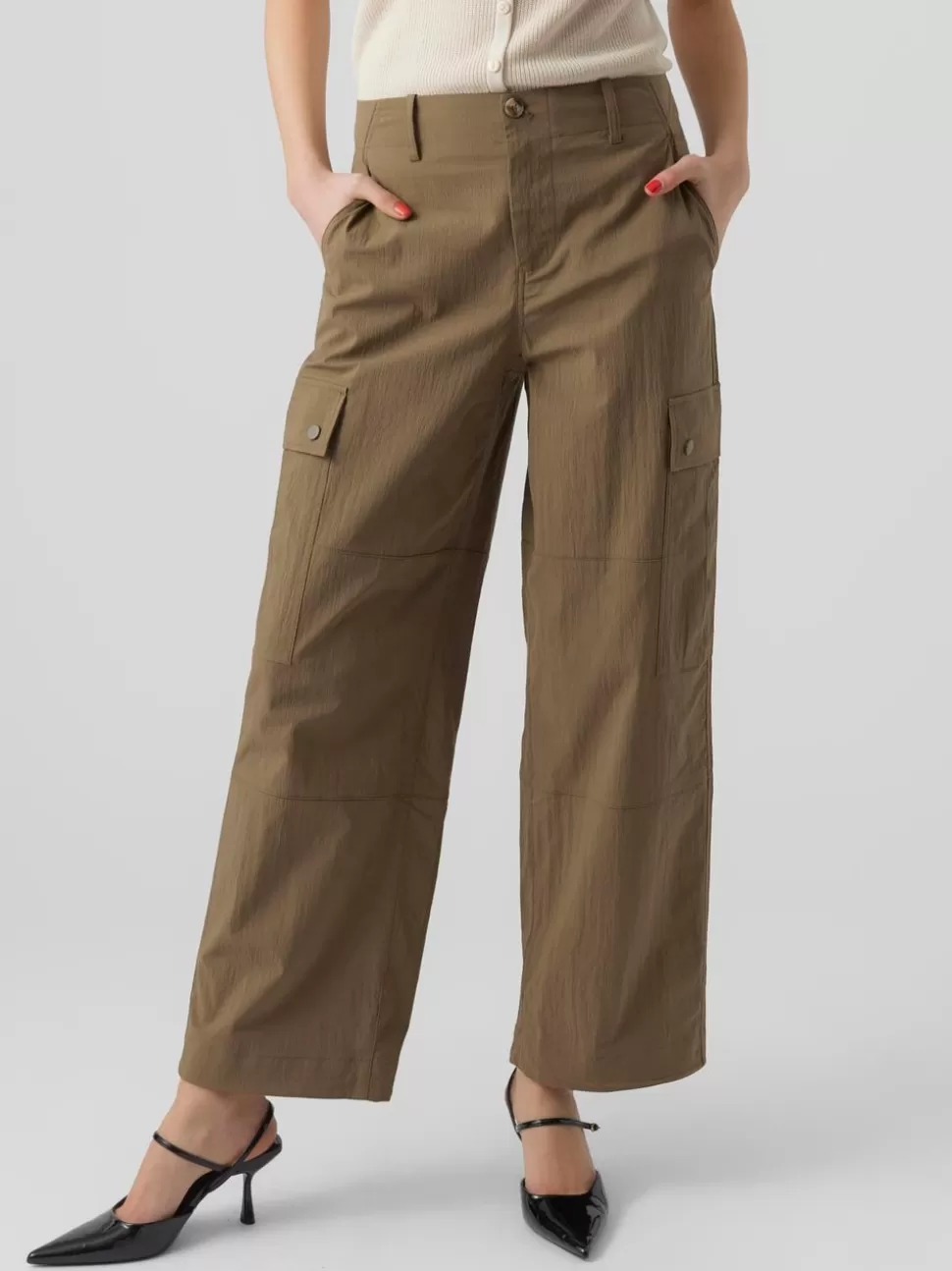 Byxor^VERO MODA VMRILEY Medelhög Midja Cargobyxor Capers