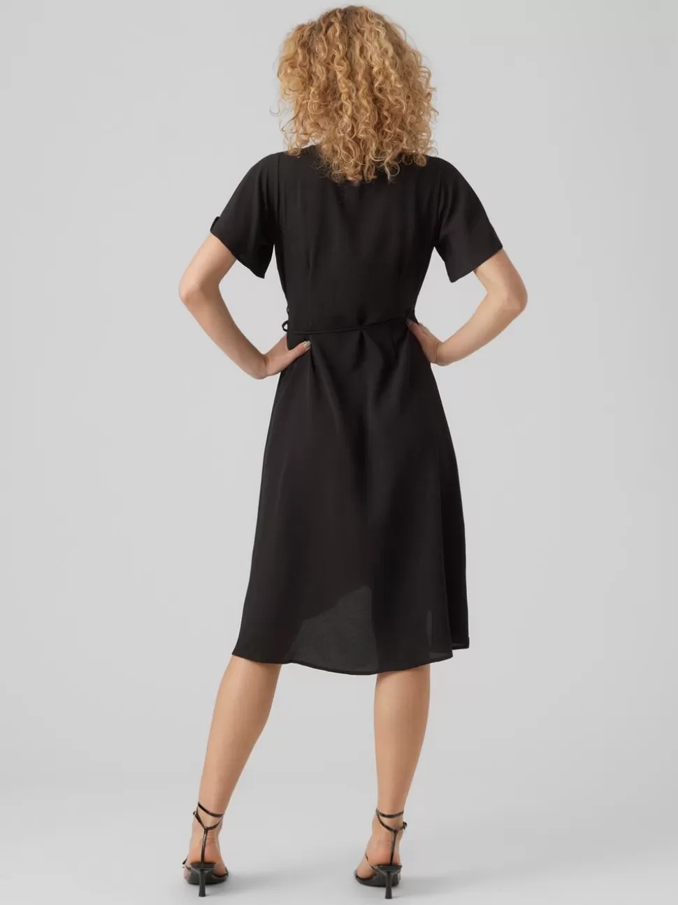 Klänningar^VERO MODA VMSAKI Lång Klänning Black