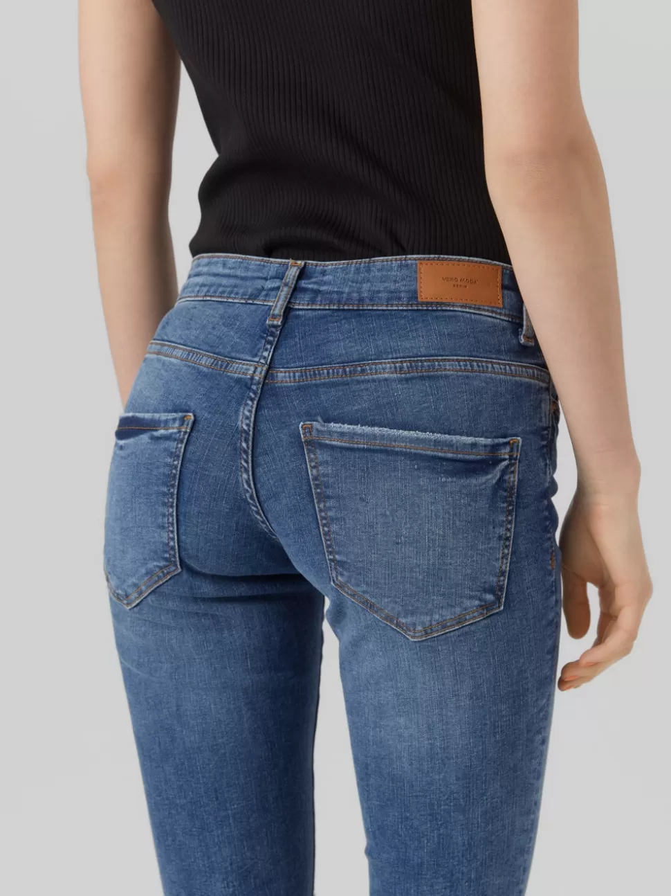 Jeans | Basics^VERO MODA VMSIGI Låg Midja Utsvängd Passform Jeans Medium Blue Denim