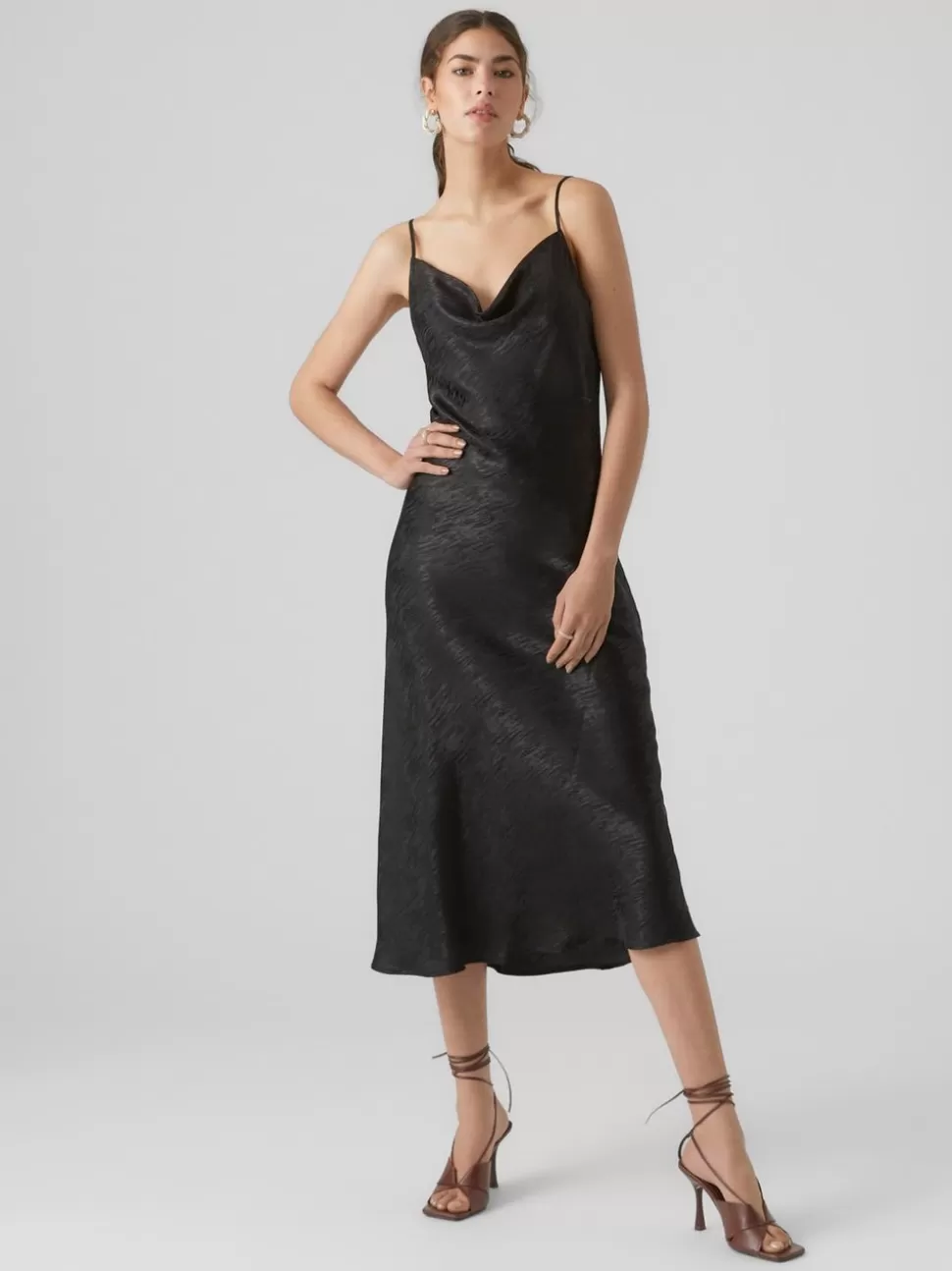 Klänningar^VERO MODA VMSINA Midiklänning Black