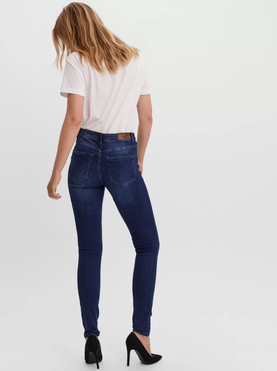 Jeans | Basics^VERO MODA VMTANYA Medelhög Midja Skinny Fit Jeans Dark Blue Denim
